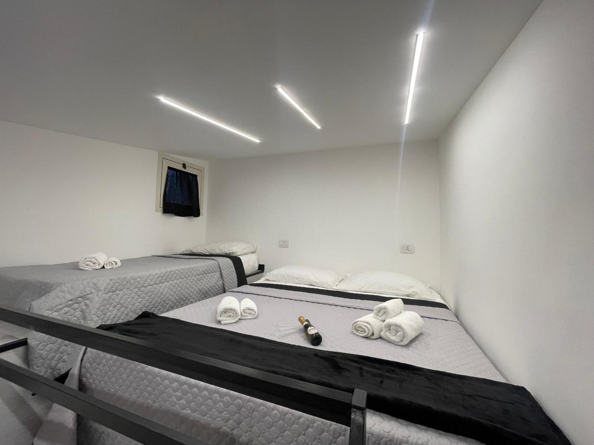 Lux House Naples Airport Hotel Kültér fotó