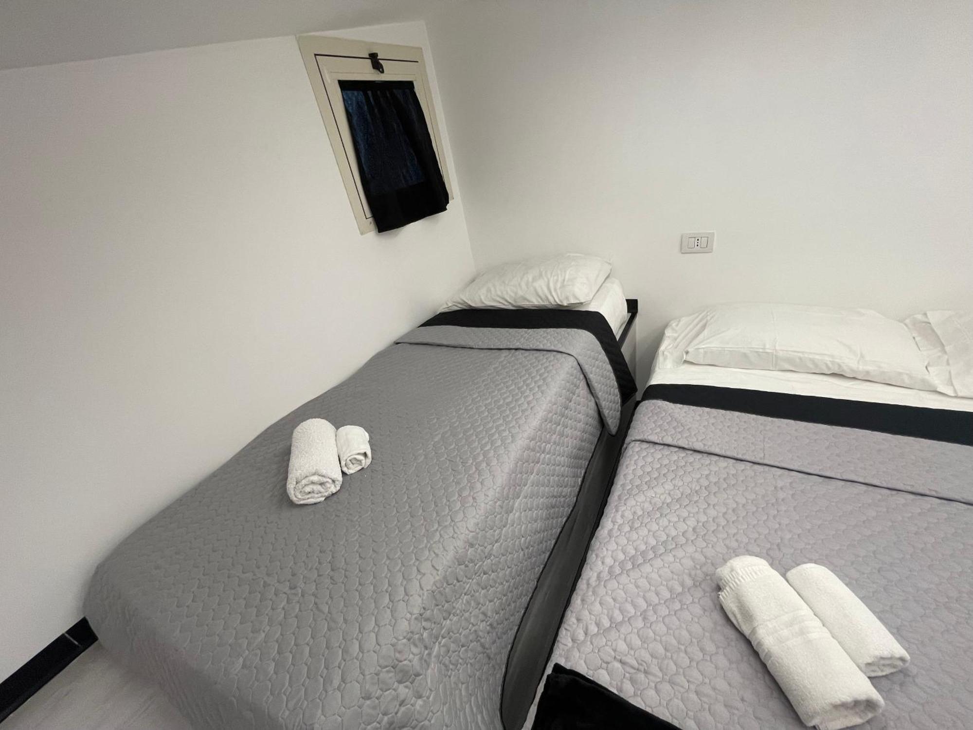 Lux House Naples Airport Hotel Kültér fotó