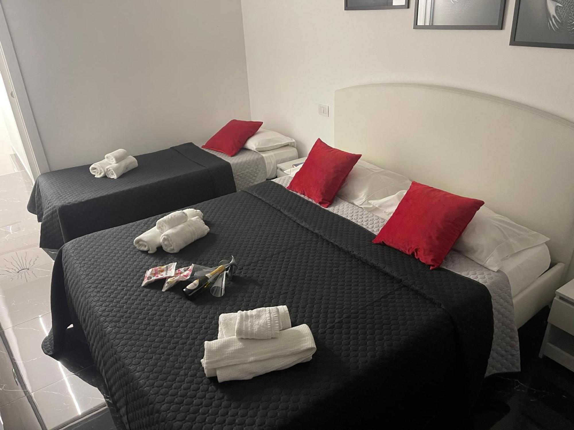 Lux House Naples Airport Hotel Kültér fotó